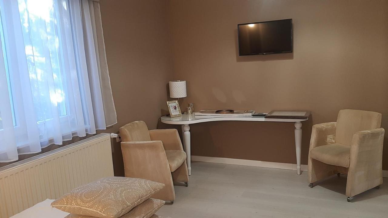 Glamour Apartman Gyula Zewnętrze zdjęcie