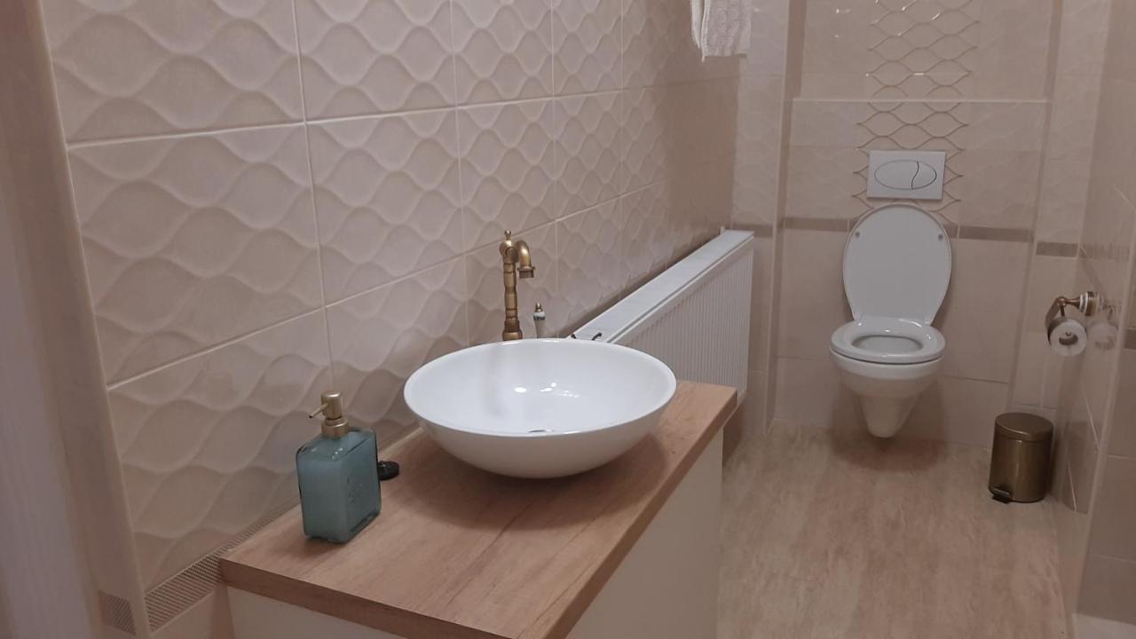 Glamour Apartman Gyula Zewnętrze zdjęcie