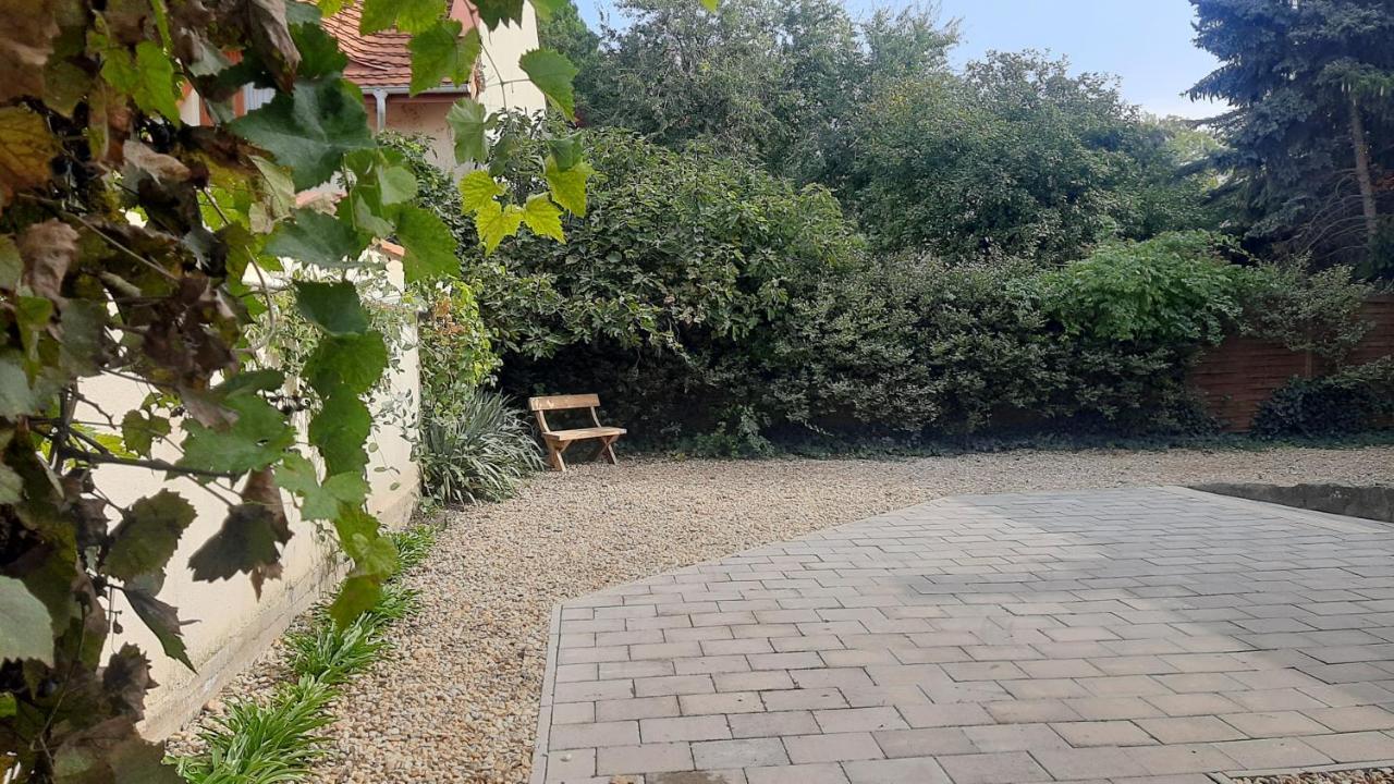 Glamour Apartman Gyula Zewnętrze zdjęcie